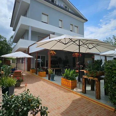 酒店 蒂拉诺酒店 锡尔维玛丽娜